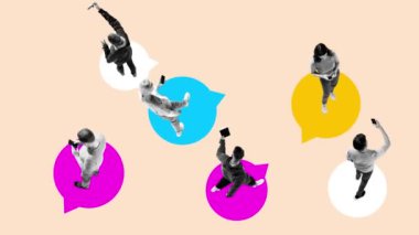 Çevrimiçi sanal iletişim. Gençlerin konuşmak ve mesajlaşmak için aletleri kullanışının en iyi görüntüsü. Hareket etmeyi, animasyonu durdurun. Sosyal medya kavramı, nüfuz, çevrimiçi iş, iletişim