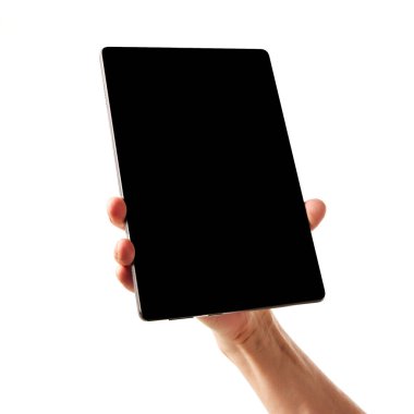 Beyaz arka planda siyah beyaz ekranlı, el ele tutuşma tableti. Model, reklam, haber, duyuru. İlan, metin için boşluk kopyala