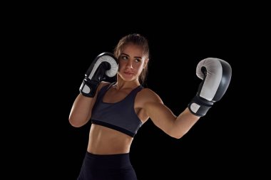 Aparkat. Formda vücutlu genç bir kadın, hareketli bir boksör, eğitimli, siyah stüdyo geçmişine karşı savaşan. Spor anlayışı, hobi, aktif ve sağlıklı yaşam tarzı