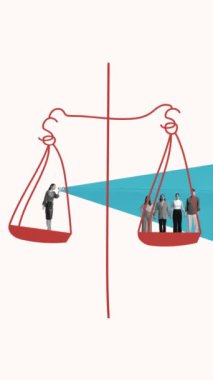 Megafonla bağıran bir kadın ve bir grup profesyonel, denge ve takım çalışmasının liderliğini sembolize ediyor. Hareket etmeyi, animasyonu durdurun. İş kavramı, başarı, büyüme, takım çalışması, kariyer
