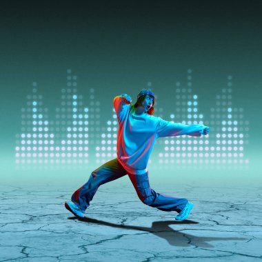 Geniş pozlu hareketli genç bayan dansçı ve çatlak zeminde parlayan ses çubukları, dans. Çağdaş sanat kolajı. Dans kavramı, fütürizm, gençlik kültürü, sürrealizm. Poster