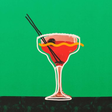 Kavramsal sanat kolajı. Kırmızı kokteylli margarita bardağı, siyah pipet, yeşil arka planda turuncu karalama aksanı. Pop sanat tarzı. Parti, tatil, pop sanat, kutlama ve alkol kavramı