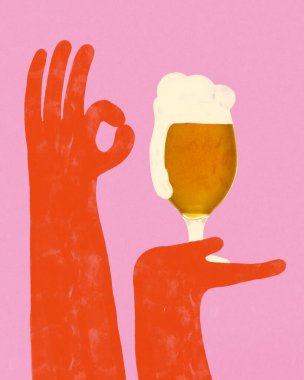 Turuncu karikatür el, tamam işareti gösteriyor ve pembe arka planda köpüklü bira bardağı tutuyor. Komik çizimler. Düz halk tasarımı. İyi bira kavramı, eğlence havası, parti anı, bar kutlaması.
