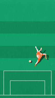 Klasik futbol stadyumuna benzeyen yeşil arka planda boş kaleye doğru serbest atış yapan oyuncunun en üst görüntüsü. Gerçeküstü retro sanat eserleri. Poster. Spor kavramı, rekabet, maç