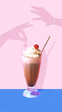 Dijital kompozisyon. Krem şantili çikolatalı milkshake, pembe ve mavi arka planda kiraz ve saman. Kokteyl tasarımı, parti posterleri, yaratıcı bar tanıtımı, içecek markaları.