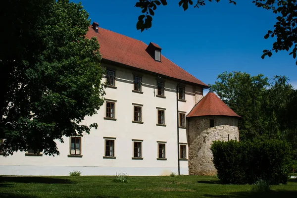 斯洛文尼亚Dolenjska地区Krka河畔的Otocec城堡 — 图库照片