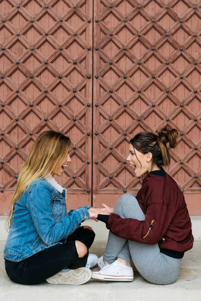 Joven Lesbiana Pareja Amor Felizmente Jugando Juntos Sentado Suelo —  Fotos de Stock