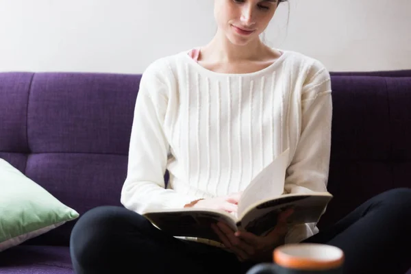 Woman Sitting Indoors Sofa Reading Book Alone — Stock Photo, Image