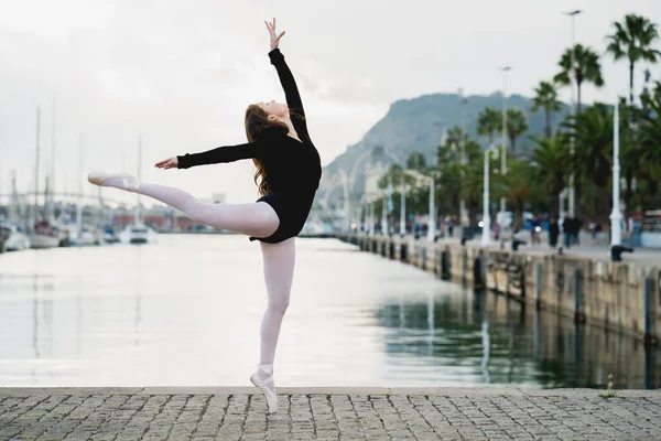 Jonge Ballerina Barcelona Draagt Buiten Een Zwart Bodysuit Het Centrum — Stockfoto
