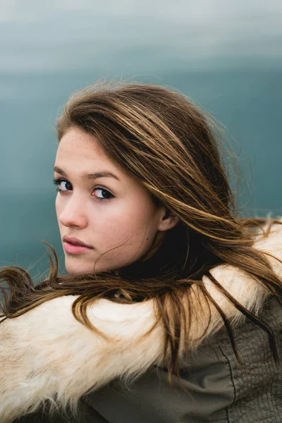 Branco Adolescente Retrato Olhando Para Câmera — Fotografia de Stock