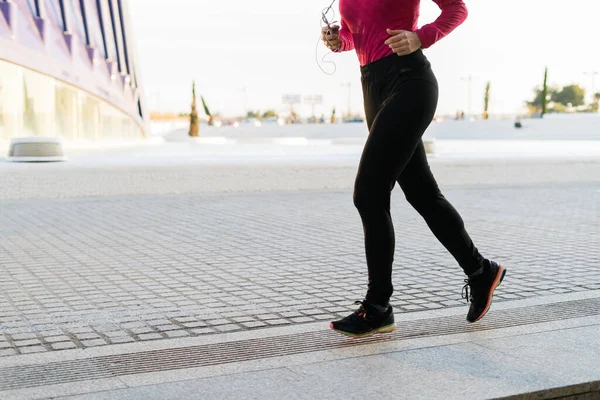 Erwachsene Frau Rosa Sportkleidung Joggt Freien — Stockfoto