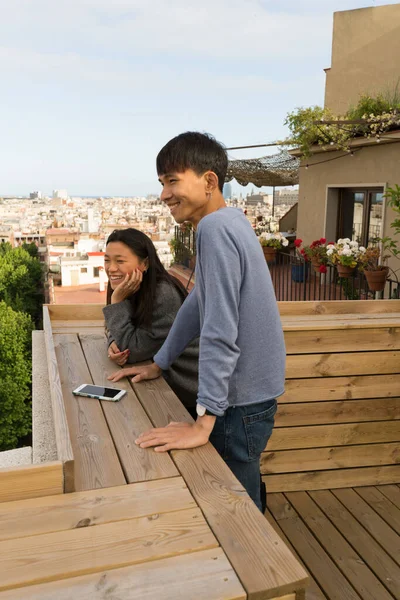 Asiatiske Mennesker Stå Terrassen Mens Nyter Synet Barcelona – stockfoto