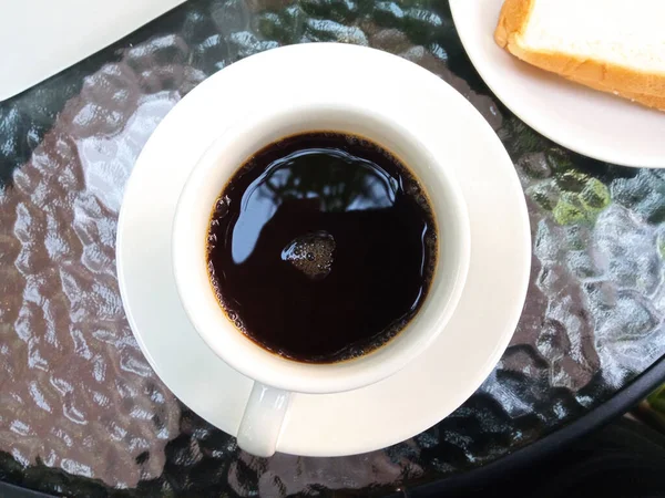Üst Manzara Tek Kahve Fincanı Beyazı Masa Çimeni Arka Grond — Stok fotoğraf