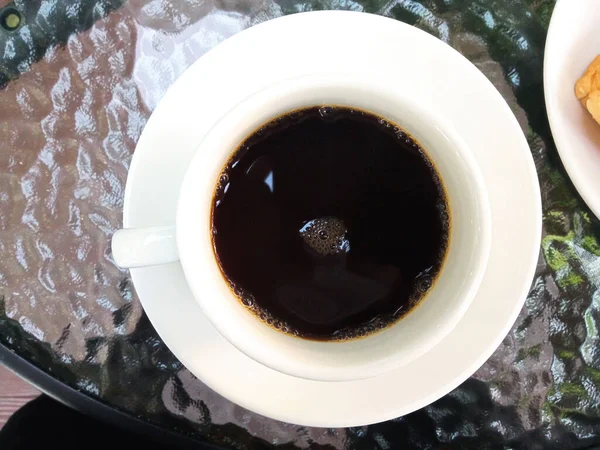 Üst Manzara Tek Kahve Fincanı Beyazı Masa Çimeni Arka Grond — Stok fotoğraf