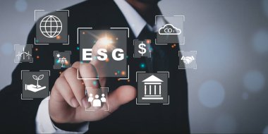 İş kolu, sürdürülebilir kavramda çevre, sosyal ve yönetim için ESG simgesini eline tıklattı 