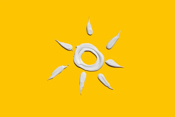 Sun Drawn Sunscreen Yellow Background — Stock Photo, Image