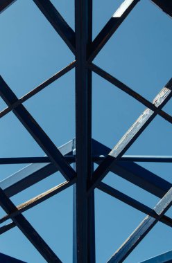 Model oluşturan vitraylı pencereler