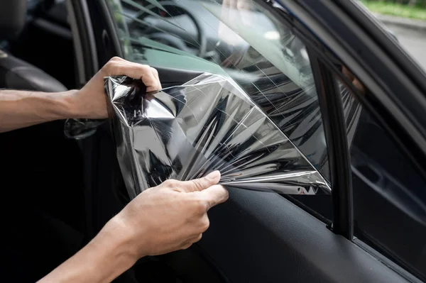Car Side Window Film Removal Tinting Installation Male Auto Specialist — Stock Photo, Image