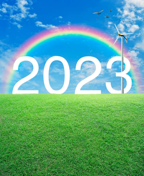 2023 Witte Tekst Met Windturbine Groen Grasveld Boven Regenboog Vogels — Stockfoto