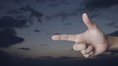 Hediye kutusu mutlu yıllar 2023 Gün batımı gökyüzünde düz bir simge, iş alışverişi online konsept