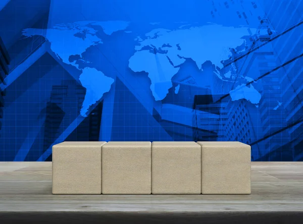 Cuatro Cubos Bloque Sobre Tabla Madera Sobre Mapa Del Mundo — Foto de Stock