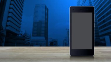 Elektrik düğmesi düz simgesi modern akıllı cep telefonu ekranında ahşap masa üzerinde ofis kulesi ve gökdelen üzerinde, online iş konsepti başlat