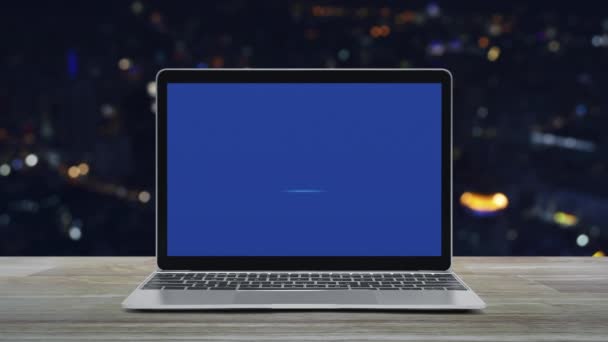 Power Gomb Ikon Modern Laptop Képernyőn Asztal Felett Elmosódott Színes — Stock videók