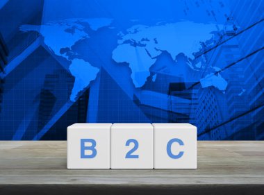 Dünya haritası, ofis kulesi ve gökdelen üzerinde beyaz blok küpleri üzerinde B2C kısaltması, müşteri pazarlama ve strateji konsepti, NASA tarafından desteklenen bu görüntünün elemanları
