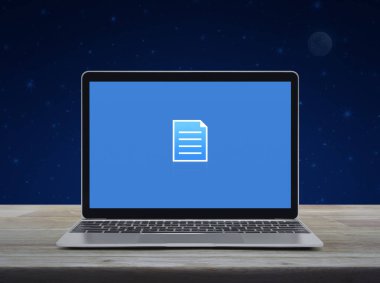 Modern dizüstü bilgisayar ekranındaki düz simge fantezi gece gökyüzü ve ay üzerindeki ahşap masadaki ekran ekranı, teknoloji iletişimi online konsept