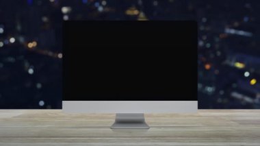 Masaüstü modern bilgisayar monitöründeki Wi-fi simgesi ahşap masadaki bulanık gece lambası şehir kulesi ve gökdelen, teknoloji iletişim konsepti