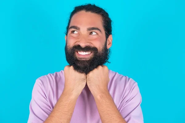 Caucasian Man Beard Wearing Violet Shirt Blue Background Holds Hands — Stock Photo, Image