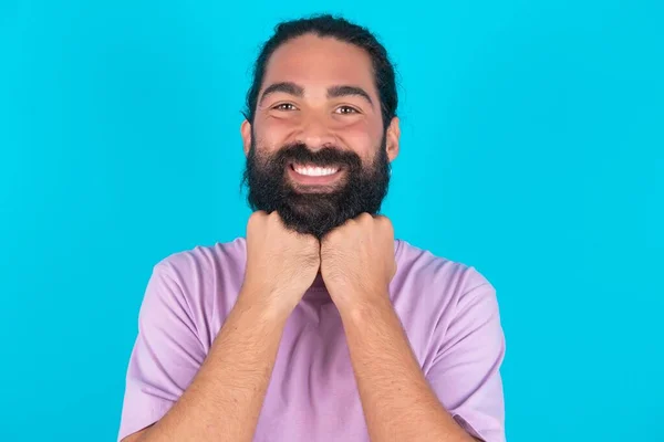 Satisfied Caucasian Man Beard Wearing Violet Shirt Blue Background Touches — Stock Photo, Image