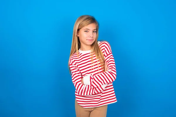 Taillierte Aufnahme Eines Selbstbewussten Teenie Mädchens Mit Gestreiftem Hemd Vor — Stockfoto