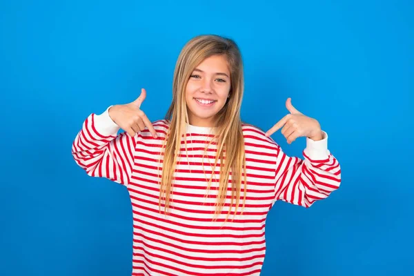 Escolhe Confiante Auto Confiante Carismático Caucasiano Adolescente Menina Promover Como — Fotografia de Stock