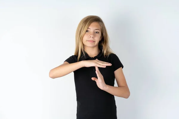Mooi Kaukasisch Tiener Meisje Dragen Zwart Shirt Witte Muur Wordt — Stockfoto