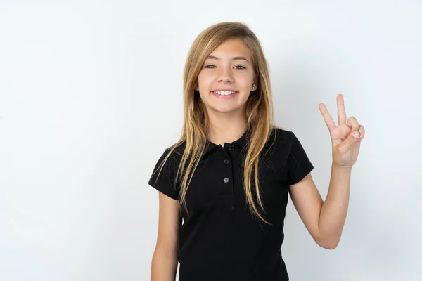Piękne Biały Nastolatek Dziewczyna Pokazując Wskazując Górę Palce Numer Dwa — Zdjęcie stockowe
