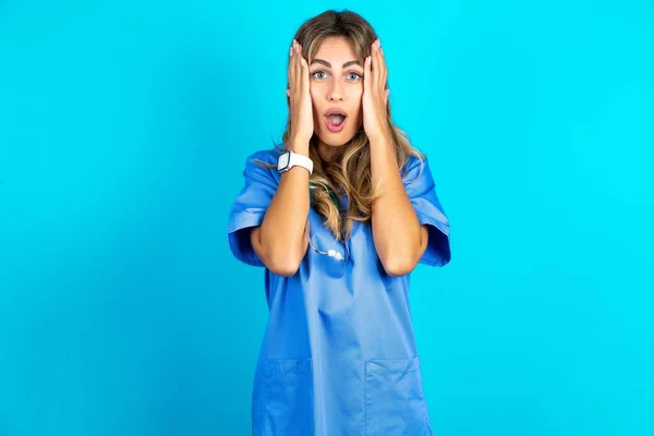 Beautiful Doctor Woman Standing Blue Studio Background Scared Expression Keeps — Stock Photo, Image