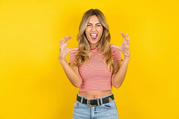 Blonde Young Woman Wearing Striped Shirt Yellow Studio Background Shouting — Stock Photo, Image