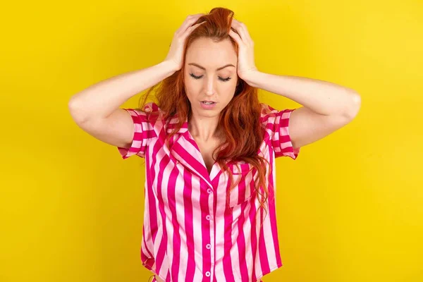 Red Haired Woman Wearing Pink Pyjama Yellow Studio Background Suffering — Stock Photo, Image