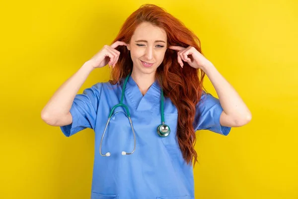Happy Young Red Haired Doctor Woman Ignores Loud Music Plugs — Stock Photo, Image