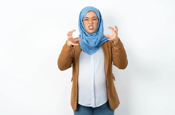 Muslim Pregnant Woman Wearing Hijab Shouting Frustrated Rage Hands Trying — Stock Photo, Image