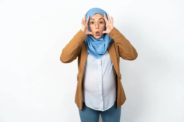 Muslim Pregnant Woman Wearing Hijab Scared Expression Keeps Hands Head — Stock Photo, Image