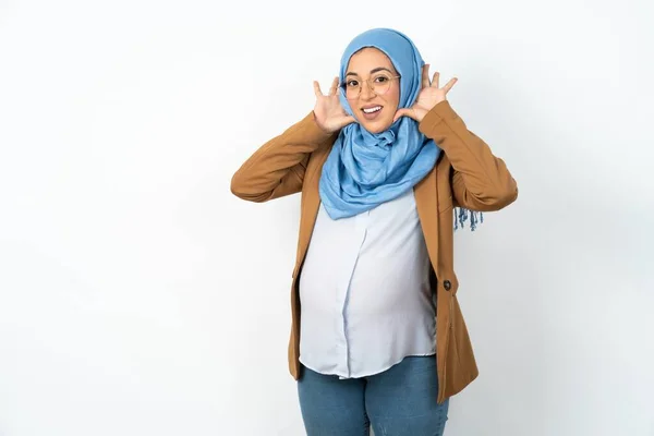 Pregnant Muslim Woman Wearing Hijab Trying Hear Both Hands Ear — Stock Photo, Image
