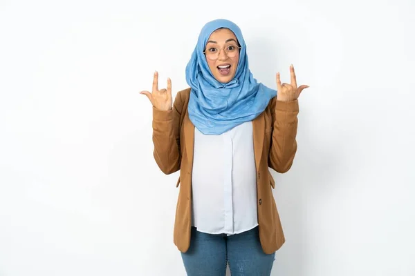 Beautiful Pregnant Muslim Woman Wearing Hijab Makes Rock Roll Sign — Stock Photo, Image