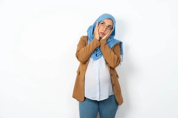 Beautiful Pregnant Muslim Woman Wearing Hijab Keeps Hands Cheeks Has — Stock Photo, Image