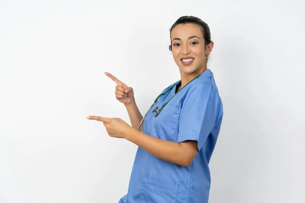 Arab Doctor Woman Wearing Blue Uniform Point Copyspace Recommend Sales — Stock Photo, Image