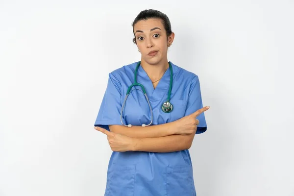 Arab Woman Doctor Uniform Stethoscope Crosses Arms Points Different Sides — Stock Photo, Image