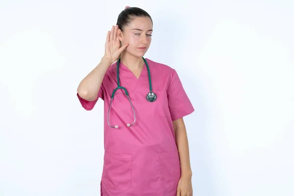 Mein Gott Lustige Kaukasische Ärztin Pinkfarbener Uniform Mit Weit Aufgerissenem — Stockfoto