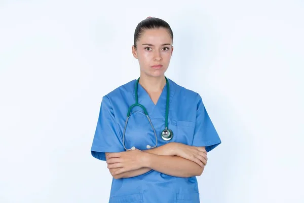 Médico Feminino Caucasiano Insatisfeito Sombrio Olha Com Expressão Miserável Para — Fotografia de Stock