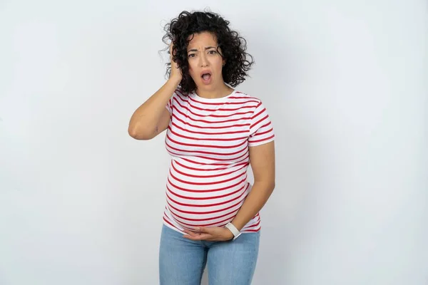 Şok Olmuş Utangaç Hamile Bir Kadın Şaşkınlığını Dile Getiriyor Bilmece — Stok fotoğraf
